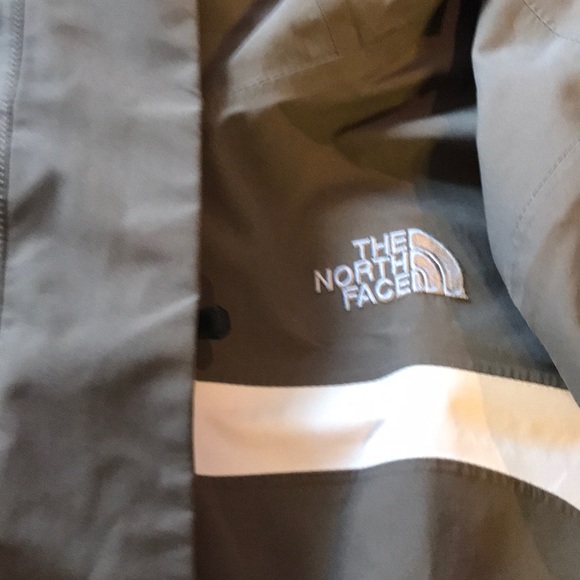 The North Face Jackets & Blazers - Women’s Large The North Face Rain Jacket 🌸